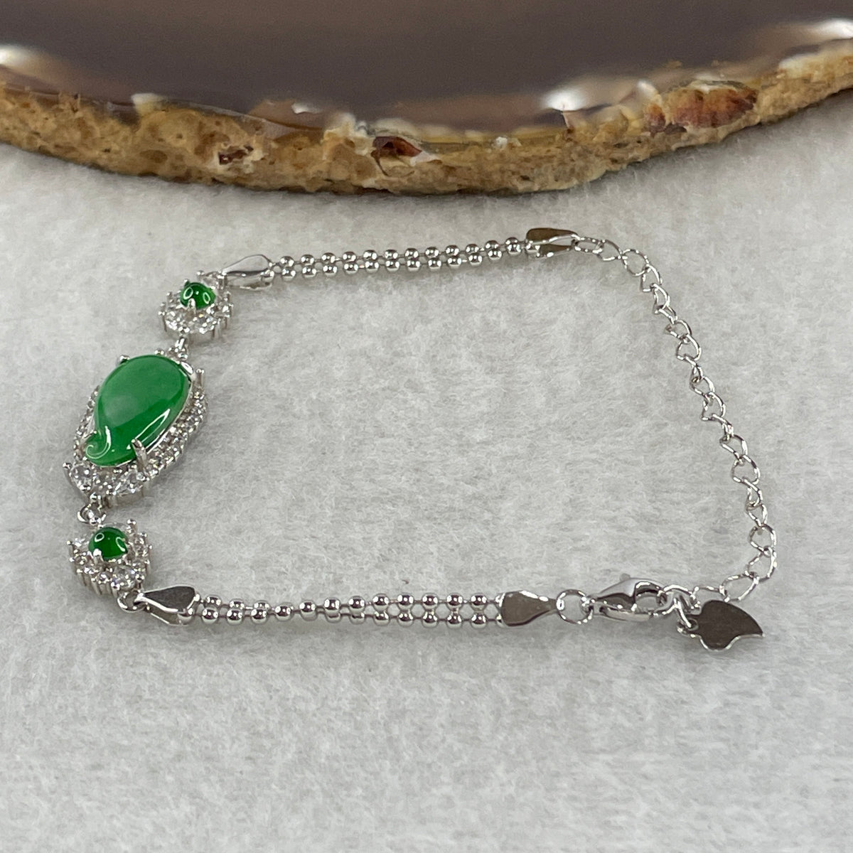 Natural Type A Omphacite Green Jadeite with Green Glass Accent in S925 Silver Bracelet | (5.03g | 13–16cm | 15.1 x 8.0 x 2.2mm | "Jīn Yù Mǎn Táng" Elegance & Abundance Anchor, Feng Shui Prosperity Strand) - Huangs Jadeite and Jewelry Pte Ltd