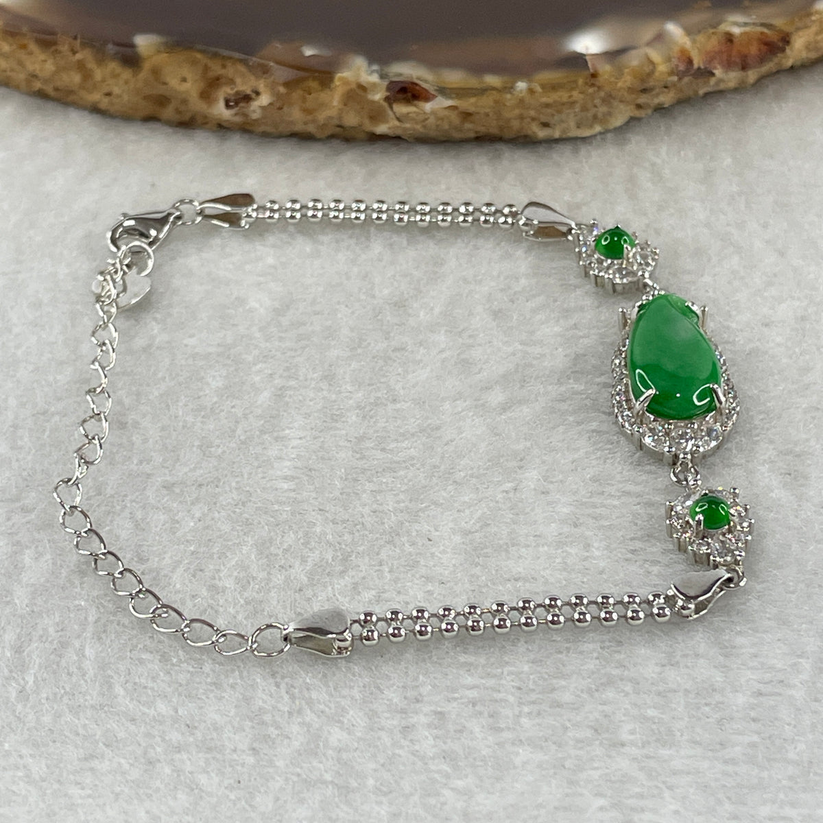 Natural Type A Omphacite Green Jadeite with Green Glass Accent in S925 Silver Bracelet | (5.03g | 13–16cm | 15.1 x 8.0 x 2.2mm | "Jīn Yù Mǎn Táng" Elegance & Abundance Anchor, Feng Shui Prosperity Strand) - Huangs Jadeite and Jewelry Pte Ltd
