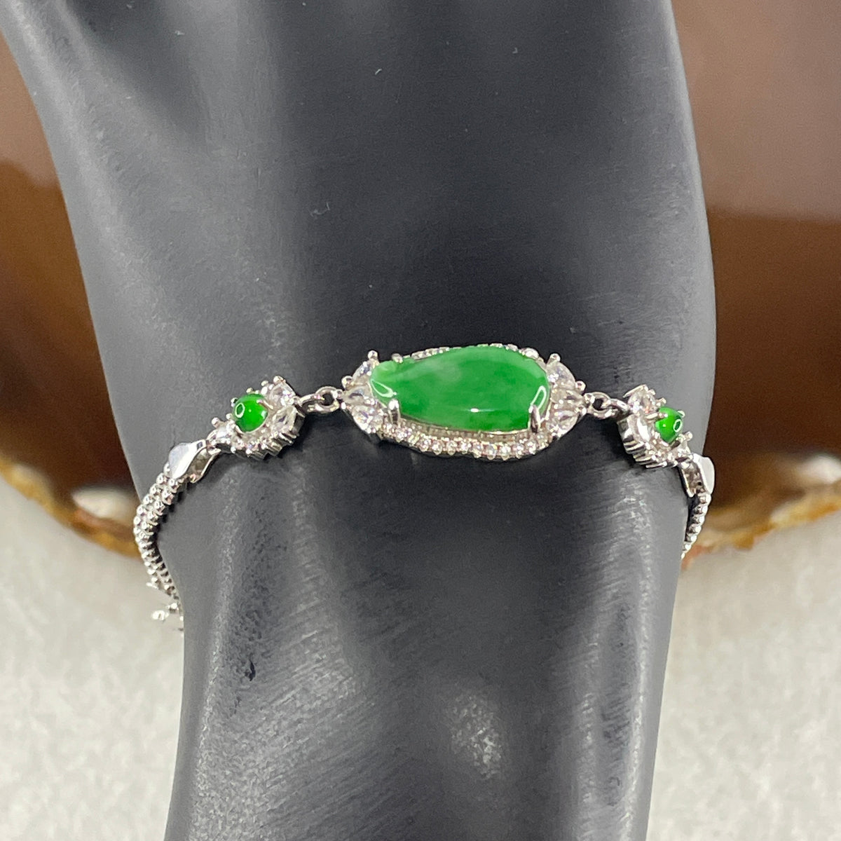 Natural Type A Omphacite Green Jadeite with Green Glass Accent in S925 Silver Bracelet | (5.03g | 13–16cm | 15.1 x 8.0 x 2.2mm | "Jīn Yù Mǎn Táng" Elegance & Abundance Anchor, Feng Shui Prosperity Strand) - Huangs Jadeite and Jewelry Pte Ltd