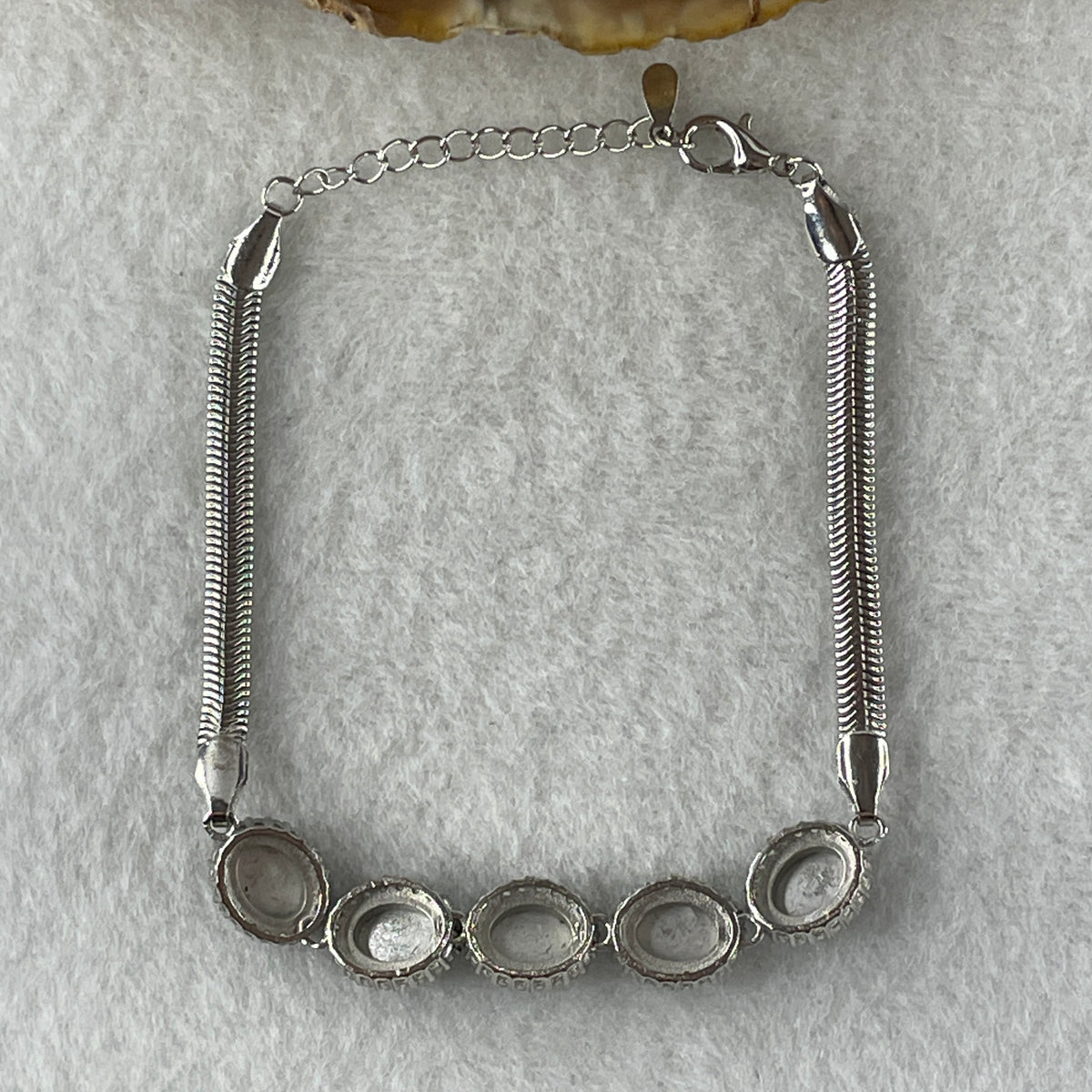 Natural Type A Omphacite Spicy Green Jadeite Cabochon Bracelet in S925 Silver | (7.76g | 16–18cm | 8.0 x 6.1 x 2.5mm x 5 Pcs | "Wǔ Fú Lín Mén" Five Blessings Anchor, Feng Shui Prosperity & Executive Charm Strand) - Huangs Jadeite and Jewelry Pte Ltd