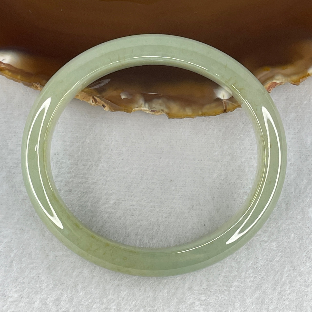 Semi ICY Type A Green Jadeite Oval Bangle 41.66g inner diameter 53.7mm 11.9 by 7.6mm (Very Very Slight Internal Line)
