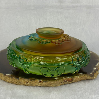 Liuli Crystal Container with 5 Ox and 5 Ruyi Design 543.5g 106.8 by 106.8 by 33.0mm - Huangs Jadeite and Jewelry Pte Ltd