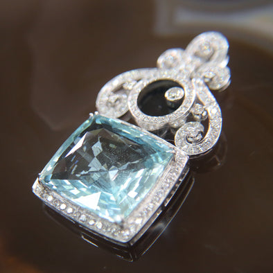 Natural Aquamarine 海蓝宝 pendant in 18k White Gold and Diamonds - 19.0g L53.0 W31.0 D9.0mm - Huangs Jadeite and Jewelry Pte Ltd