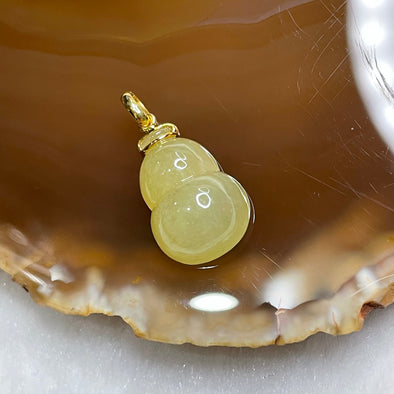 Type A Semi Icy Huang Fei Jade Jadeite Hulu 18k Yellow Gold 2.22g 22.8 by 11.3 by 6.5mm - Huangs Jadeite and Jewelry Pte Ltd