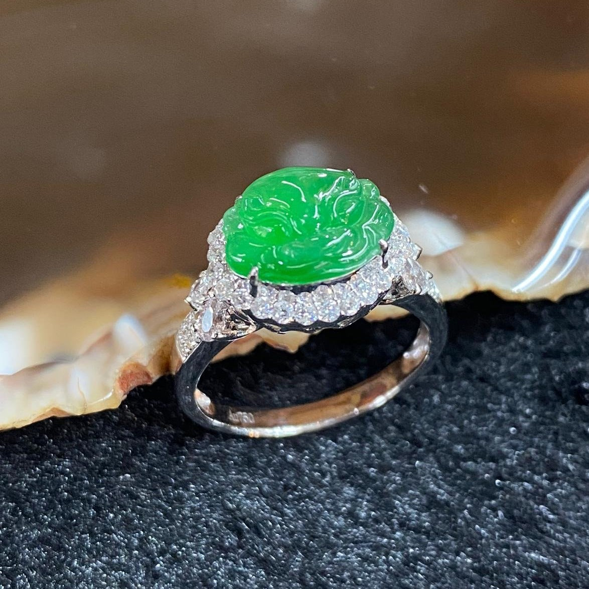 Type A Burmese Jade Jadeite Pixiu Head 18k white gold & diamonds - 4.17g pixiu head 9.0 by 11.0 by 2.0mm inner diameter 17.4mm US7 HK15 - Huangs Jadeite and Jewelry Pte Ltd
