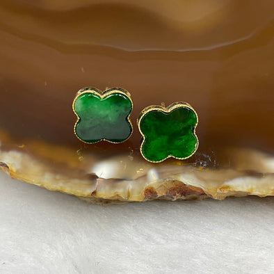 Type A Spicy Green Jade Jadeite Clover 18k Gold Earrings 2.28g 11 by 11 by 1.8mm each - Huangs Jadeite and Jewelry Pte Ltd