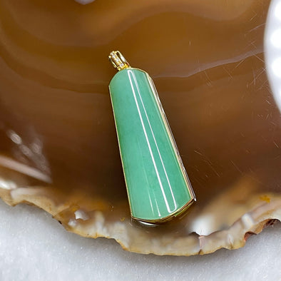 Type A Apple Green Jade Jadeite Wu Shi Pai 18k Yellow Gold 5.76g 38.9 by 13.2 by 5.7mm - Huangs Jadeite and Jewelry Pte Ltd