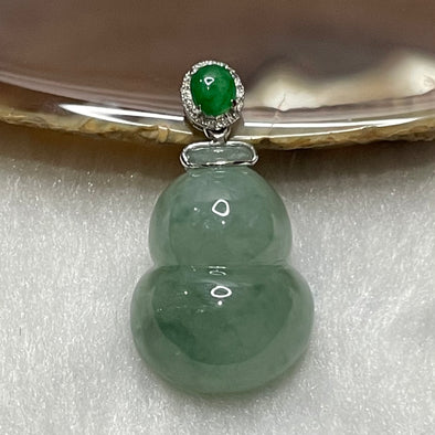 Type A Green Jade Jadeite 18K Gold Clasp Hulu - 7.33g 30.7 by 17.4 by 10.0mm - Huangs Jadeite and Jewelry Pte Ltd